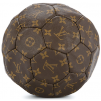Купили бы вы футбольный мяч за 100 000 грн. от Луи Витон?